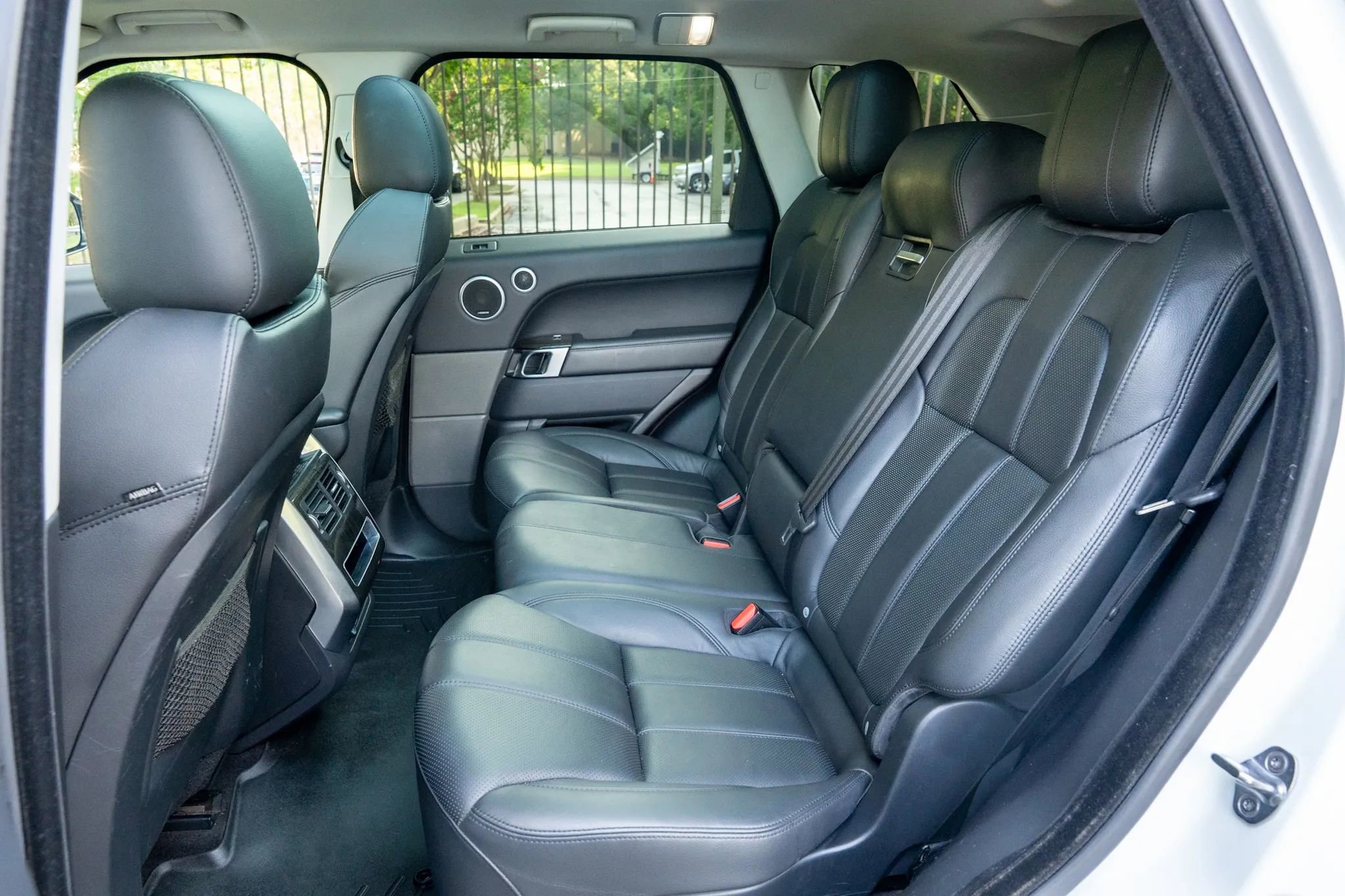 Used 2016 Land Rover Range Rover Sport SE image 15