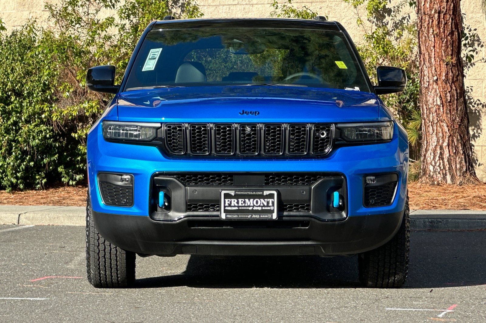New 2023 Jeep Grand Cherokee Trailhawk w/ Advanced Protech Group II image 8