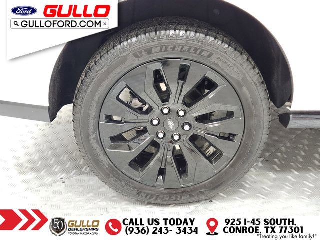 Used 2025 Ford Expedition Platinum w/ Driver's Package AWD/4WD image 9