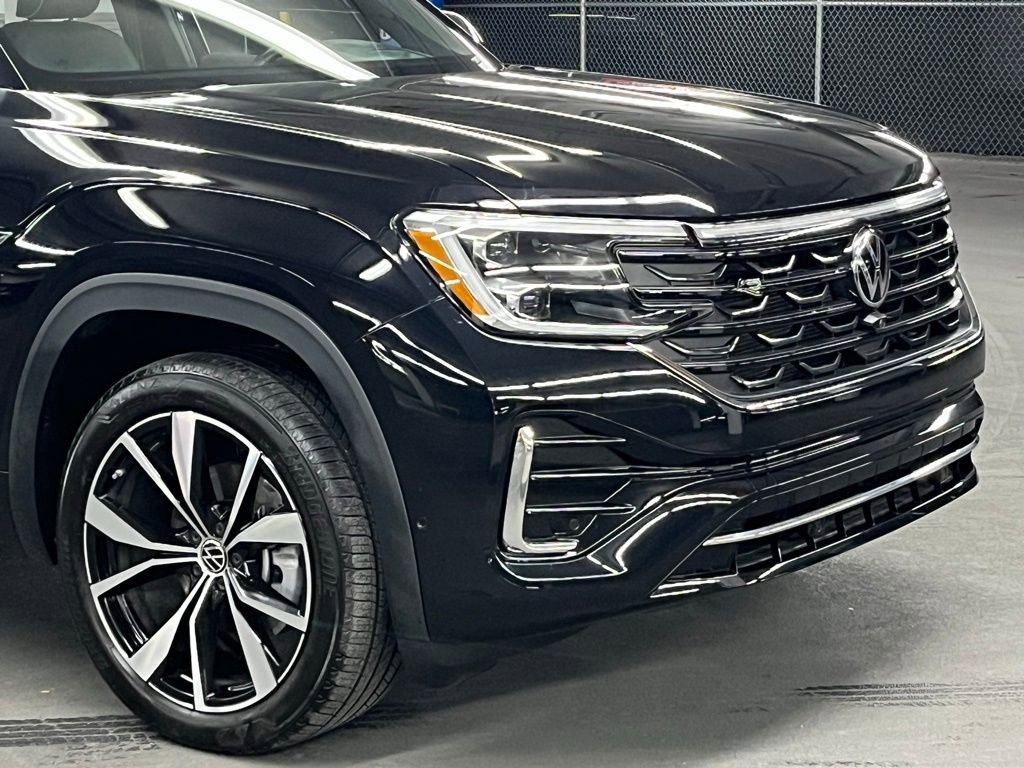 Used 2025 Volkswagen Atlas Cross Sport SEL Premium R-Line AWD/4WD image 43