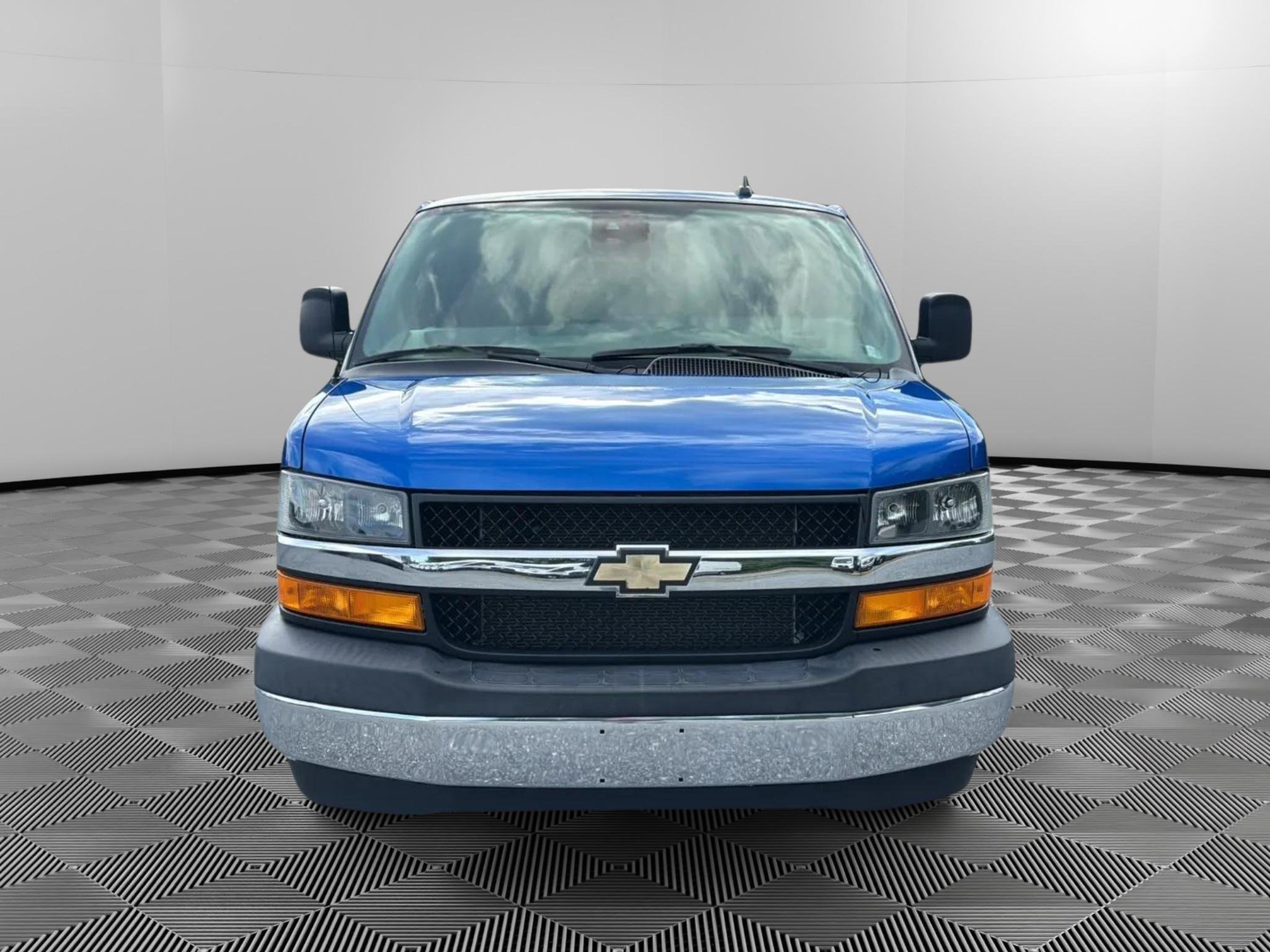 Used 2019 Chevrolet Express 3500 LS w/ Chrome Appearance Package RWD image 7