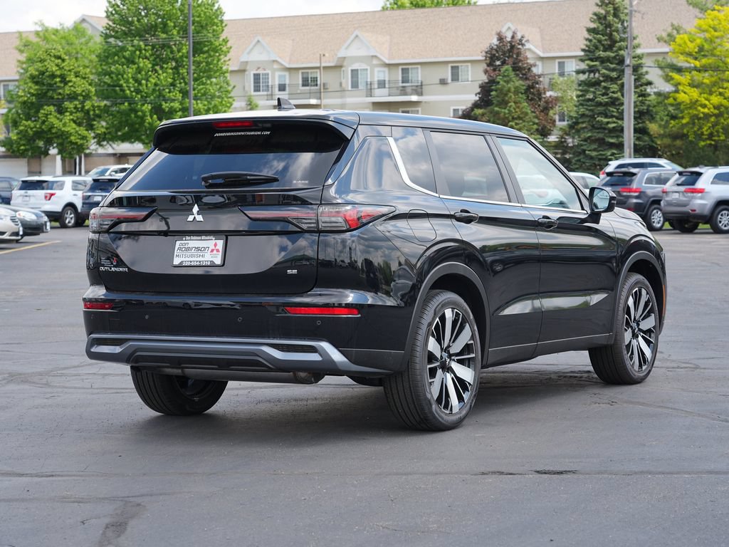 New 2026 Mitsubishi Outlander SE AWD/4WD image 3