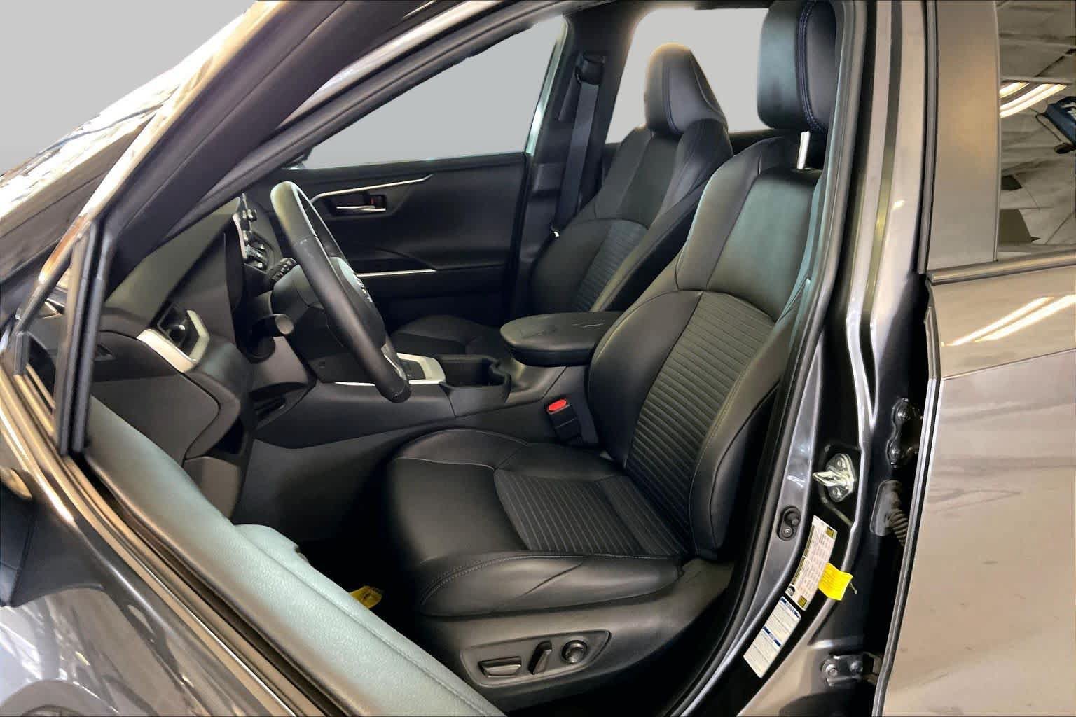 Used 2022 Toyota RAV4 XSE AWD/4WD image 7