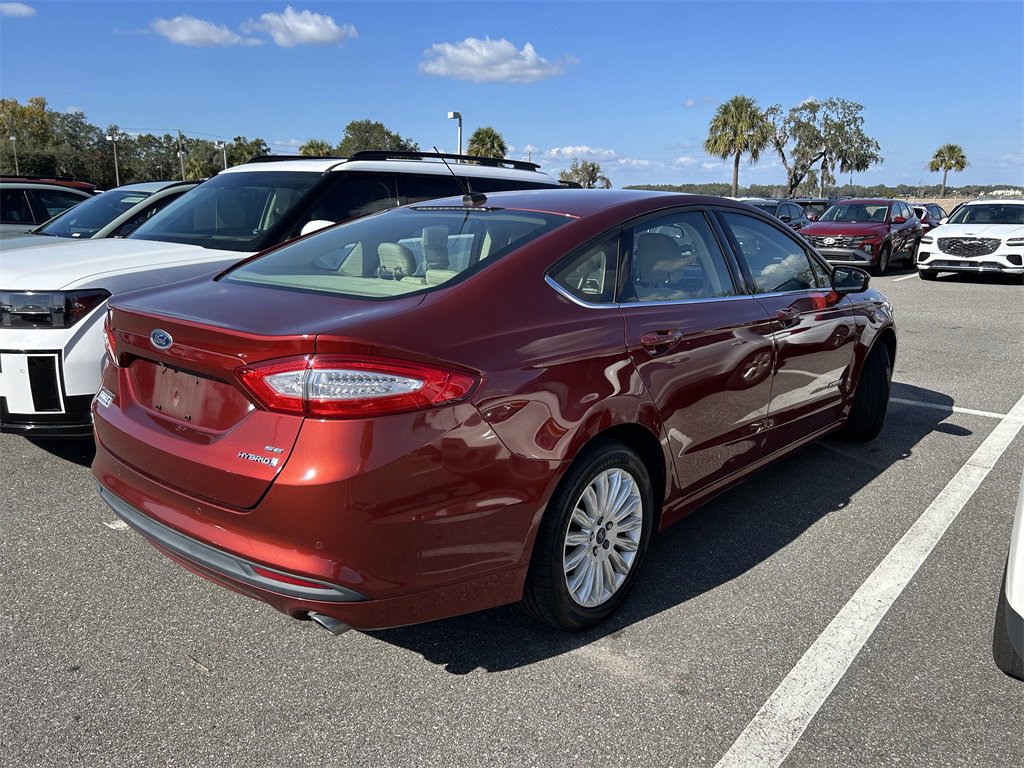 Used 2014 Ford Fusion SE image 2
