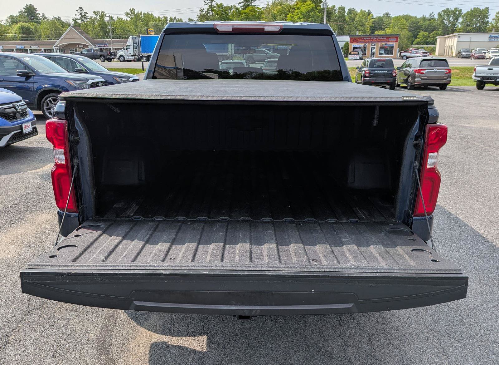 Used 2022 Chevrolet Silverado 1500 RST w/ Z71 Off-Road Package AWD/4WD image 10