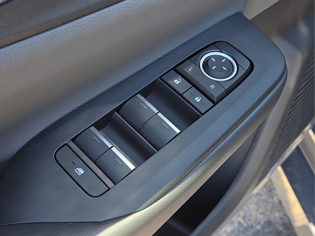 New 2027 Toyota Prius XLE FWD image 18