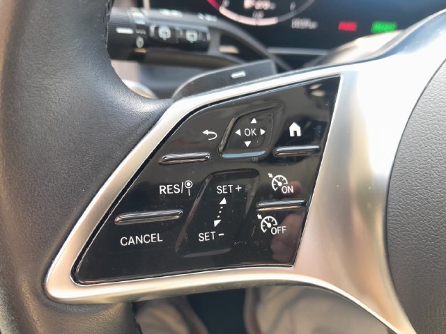 Used 2025 Mercedes-Benz GLC 350e 4MATIC image 5