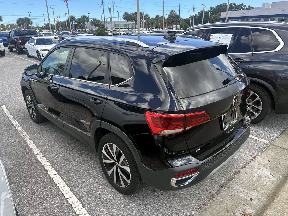 Used 2022 Volkswagen Taos SE AWD/4WD image 3