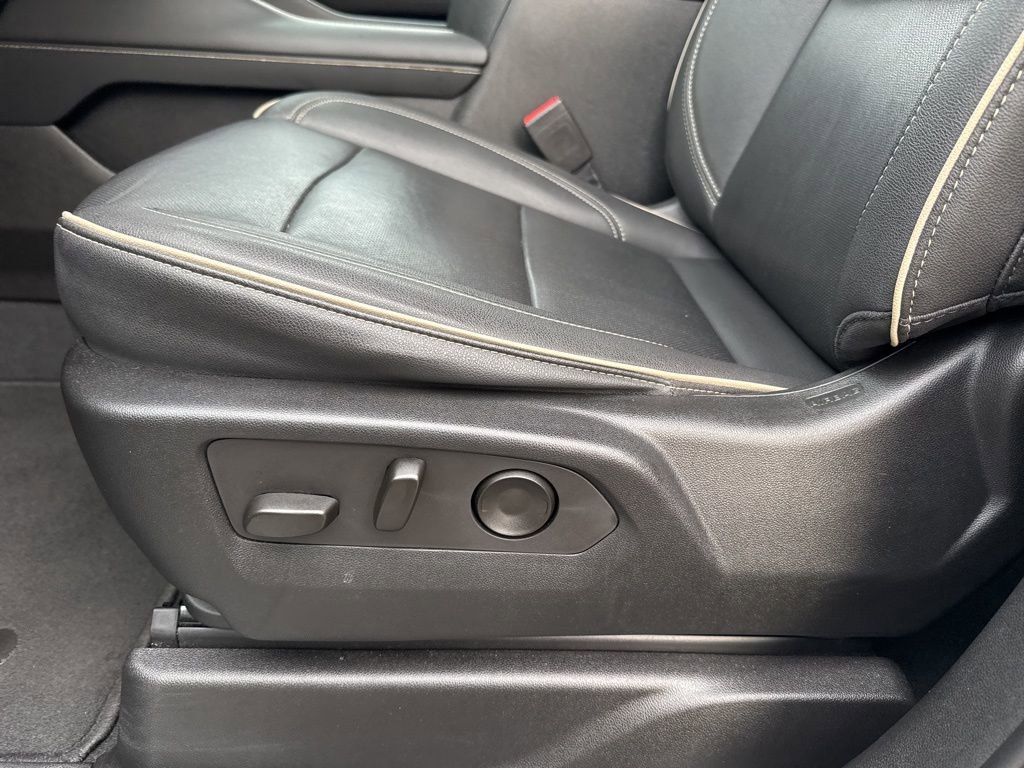Used 2023 GMC Yukon SLT image 17