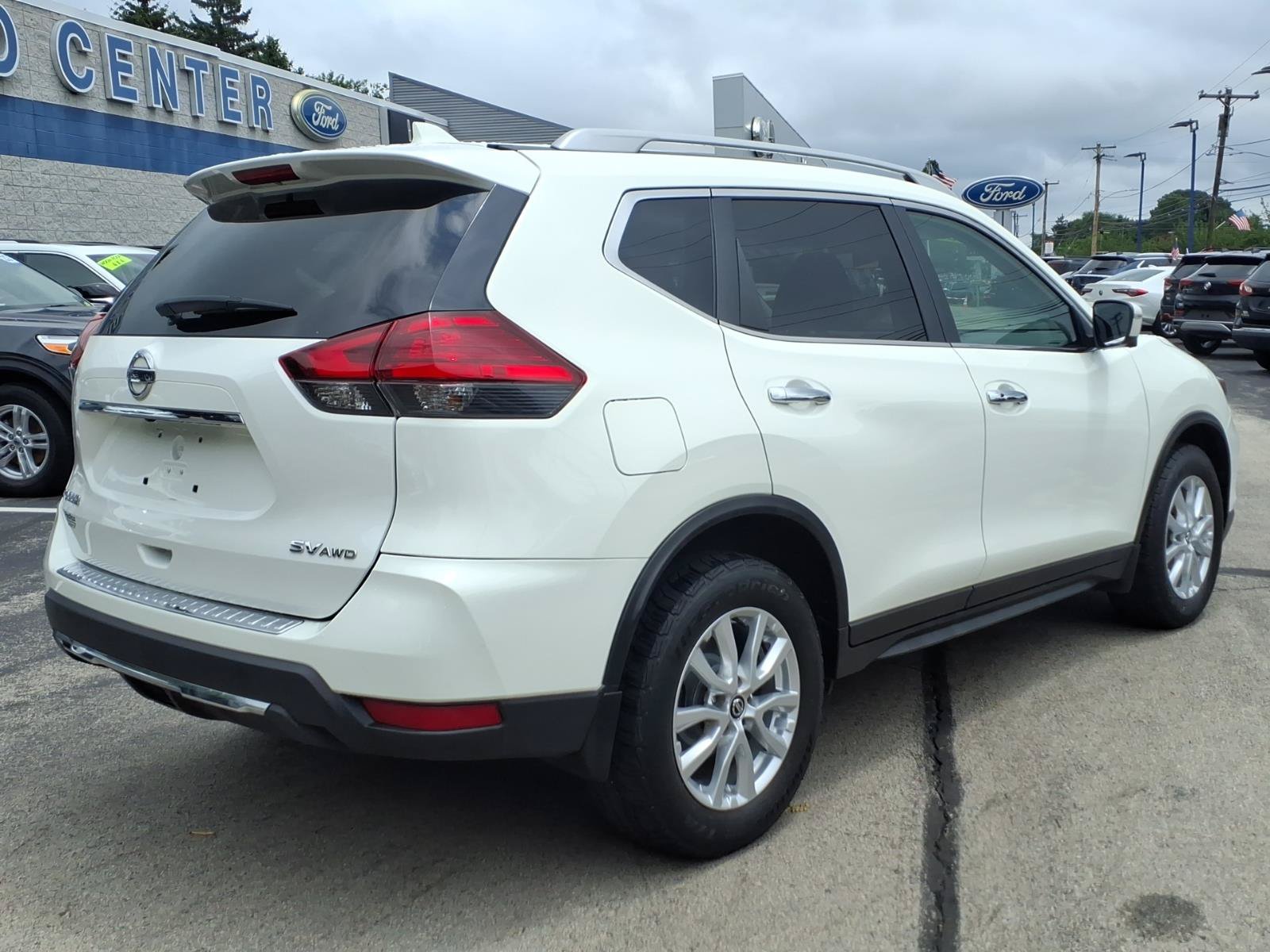 Used 2017 Nissan Rogue SV AWD/4WD image 3