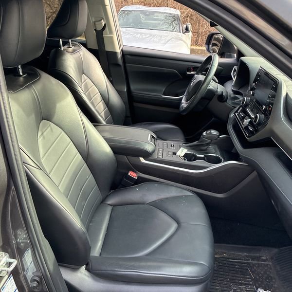 Used 2022 Toyota Highlander XLE image 10