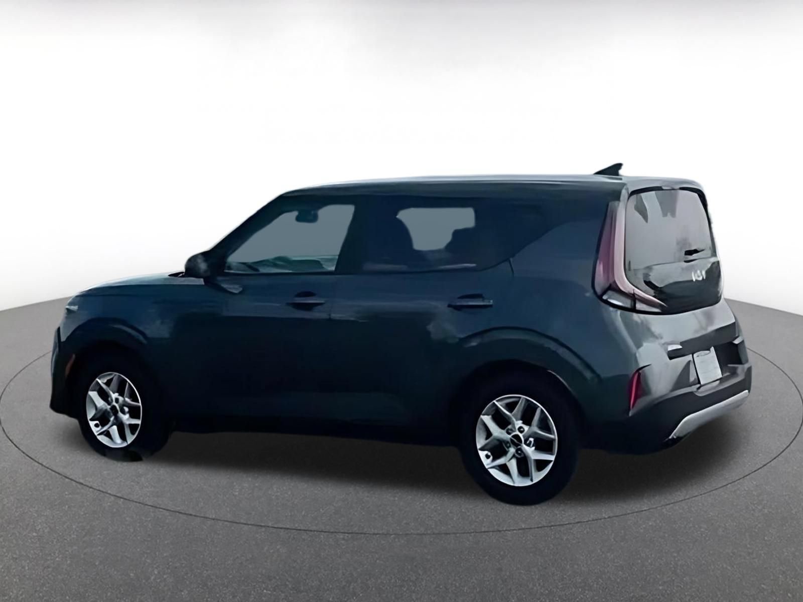 Used 2025 Kia Soul LX w/ LX Technology Package FWD image 8