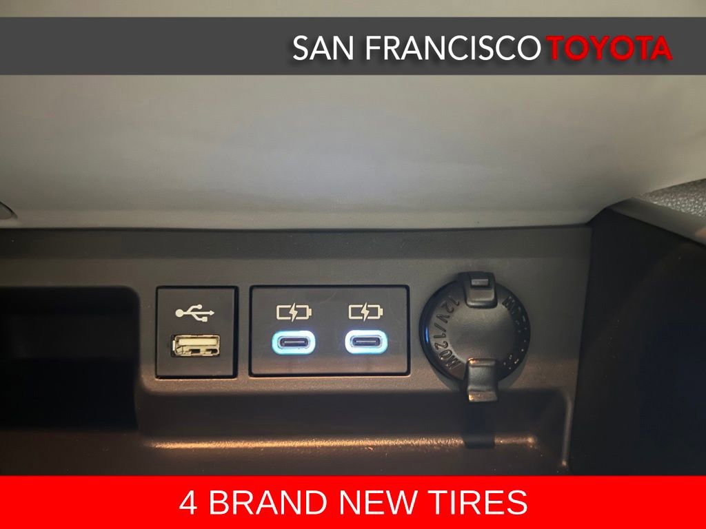 Used 2022 Toyota Highlander XLE AWD/4WD image 29