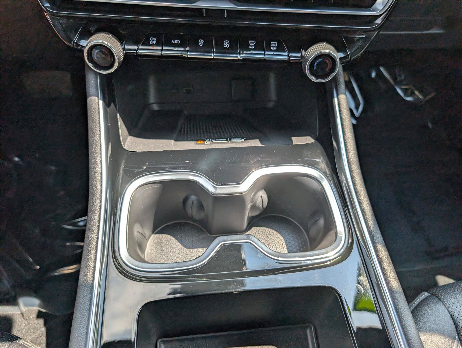 Used 2025 Chevrolet Traverse LT FWD image 26