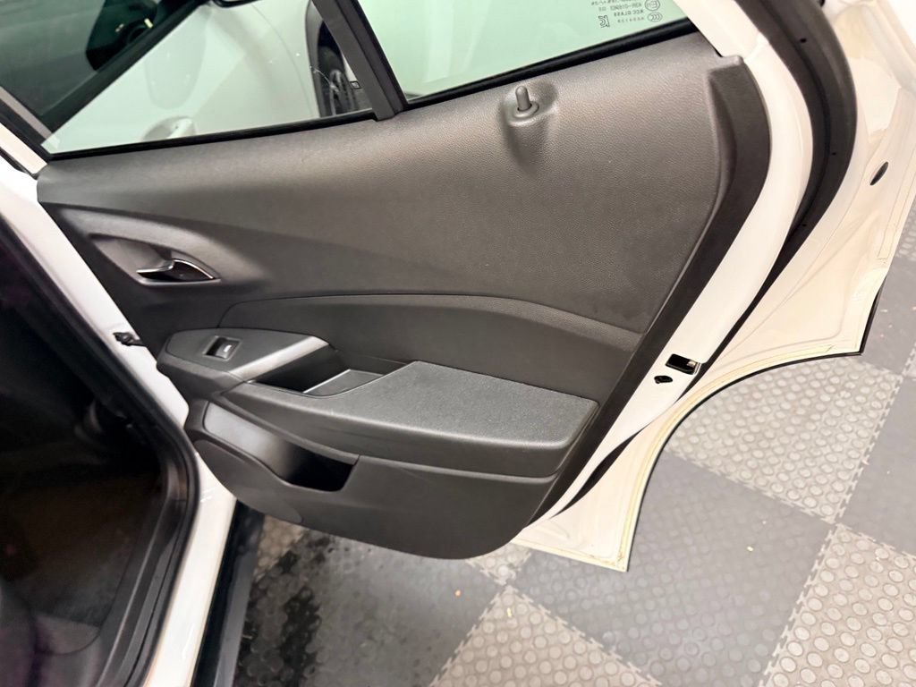 Used 2024 Chevrolet Trax RS w/ Sunroof Package FWD image 38