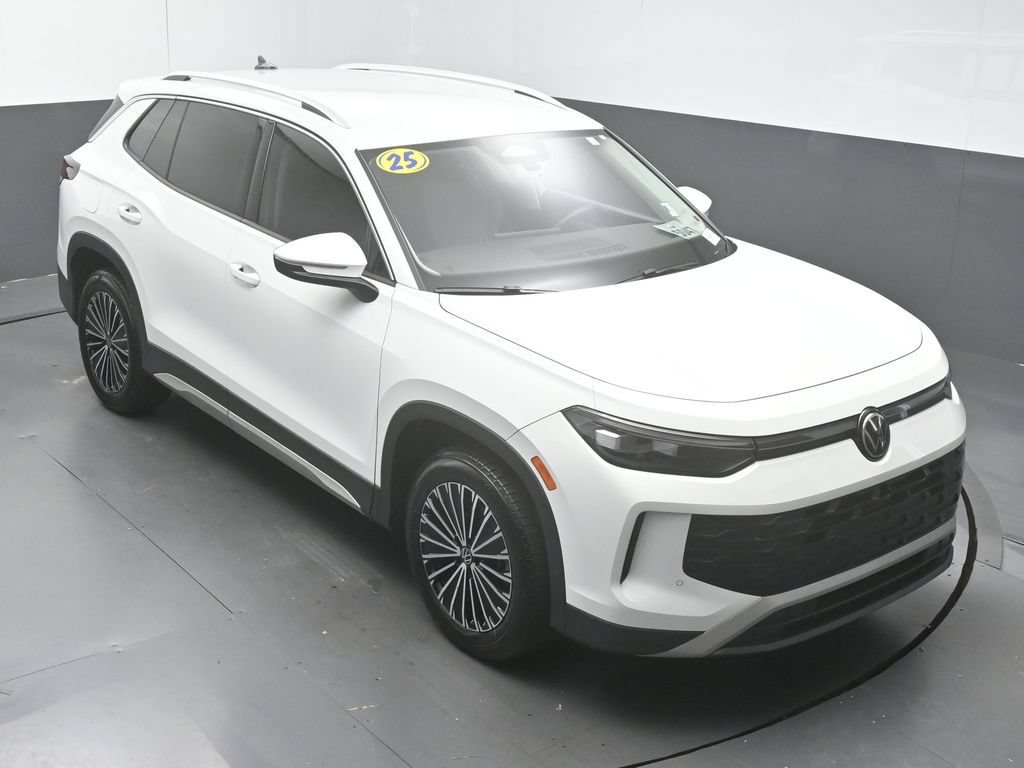 Used 2025 Volkswagen Tiguan S FWD image 42