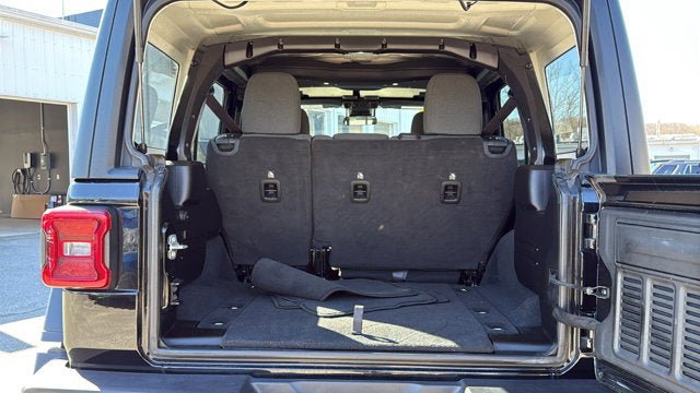Certified 2025 Jeep Wrangler Unlimited Rubicon AWD/4WD image 24
