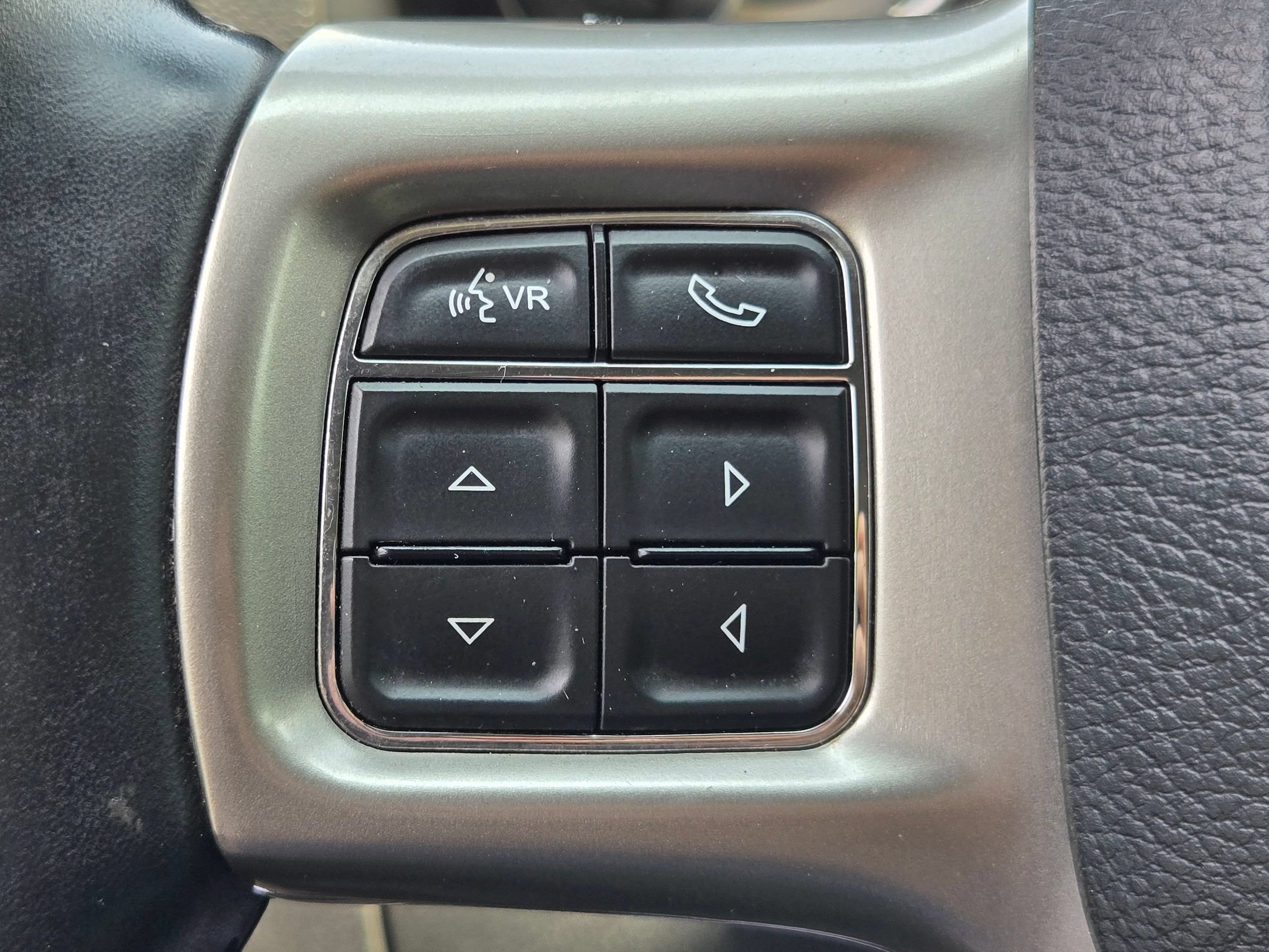 Used 2016 RAM 1500 Laramie w/ Convenience Group AWD/4WD image 27