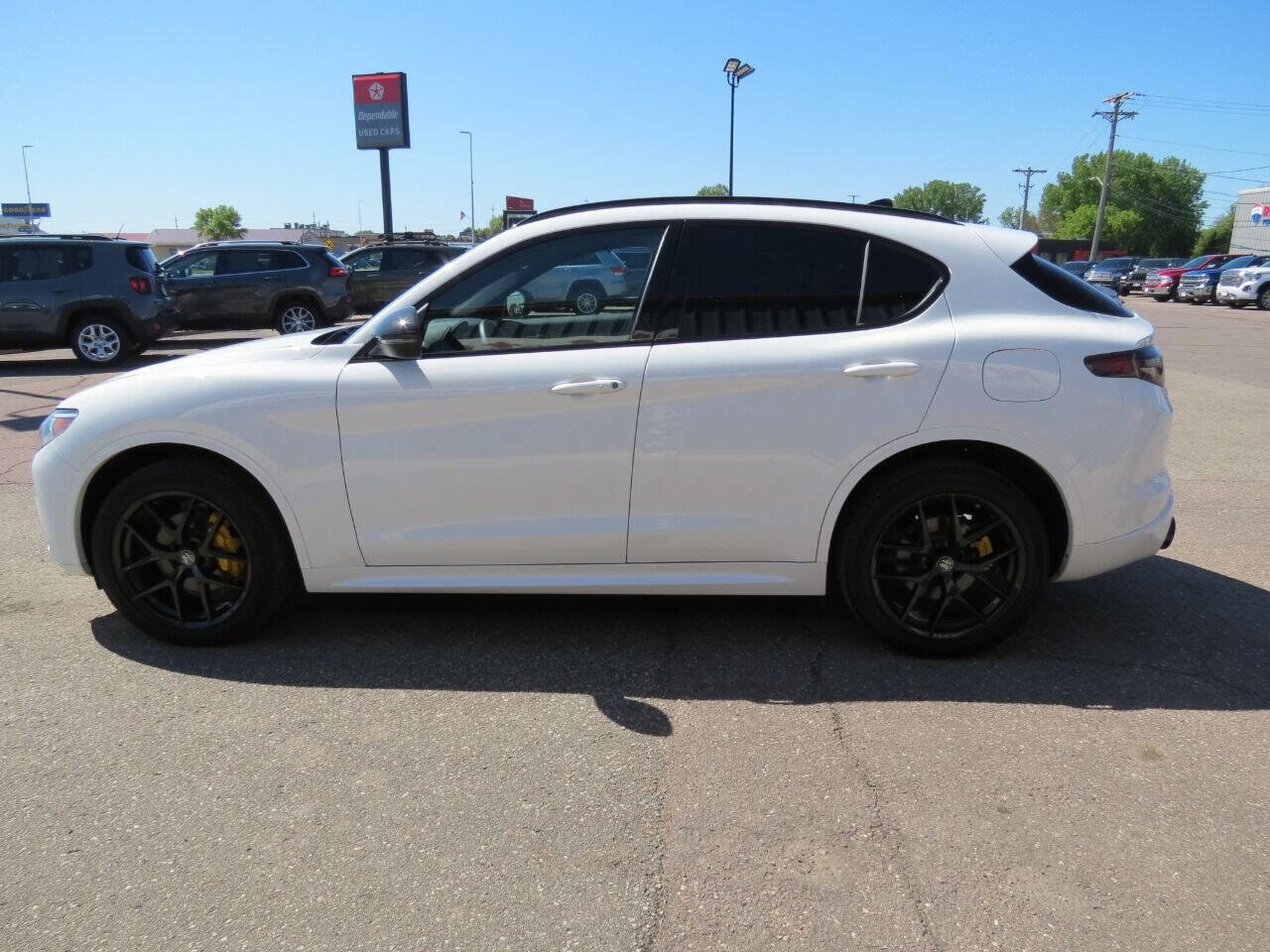 Used 2021 Alfa Romeo Stelvio Ti Sport image 5