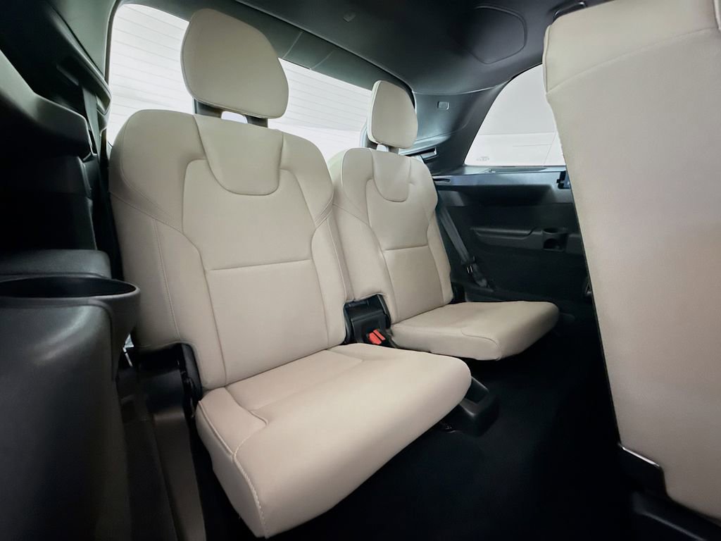 Certified 2026 Volvo XC90 B6 Plus w/ Protection Package Premier image 35