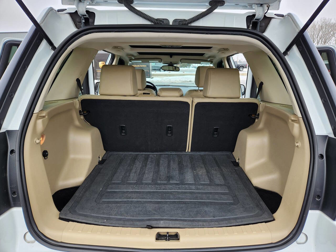 Used 2013 Land Rover LR2 HSE image 5