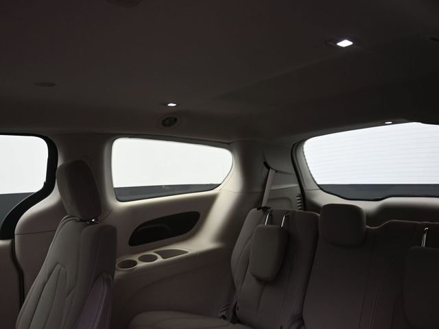 Used 2017 Chrysler Pacifica Touring w/ Tire & Wheel Group image 20