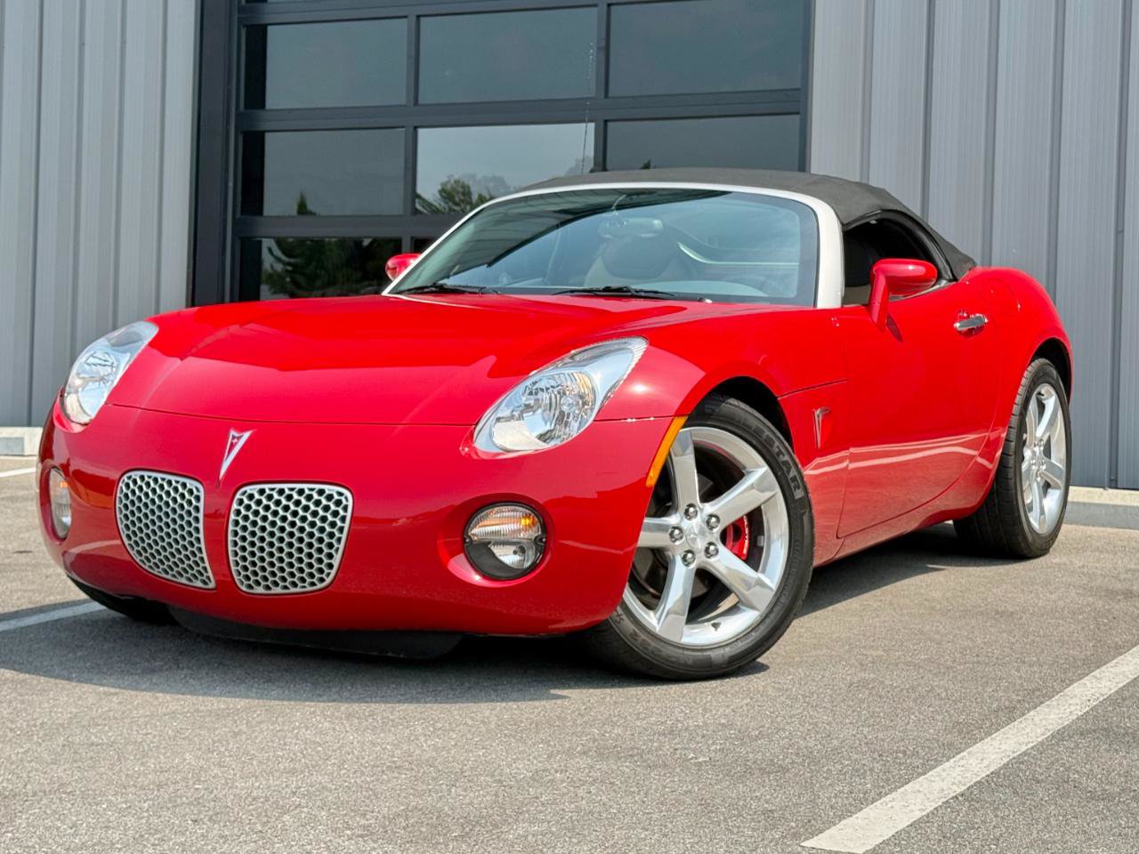 Used 2006 Pontiac Solstice Convertible w/ Premium Package RWD image 22