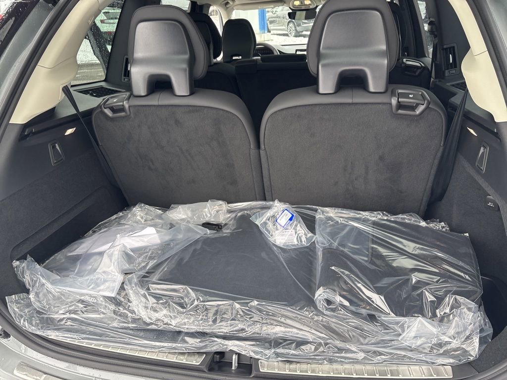 New 2026 Volvo XC90 B6 Plus w/ Protection Package Premier image 48