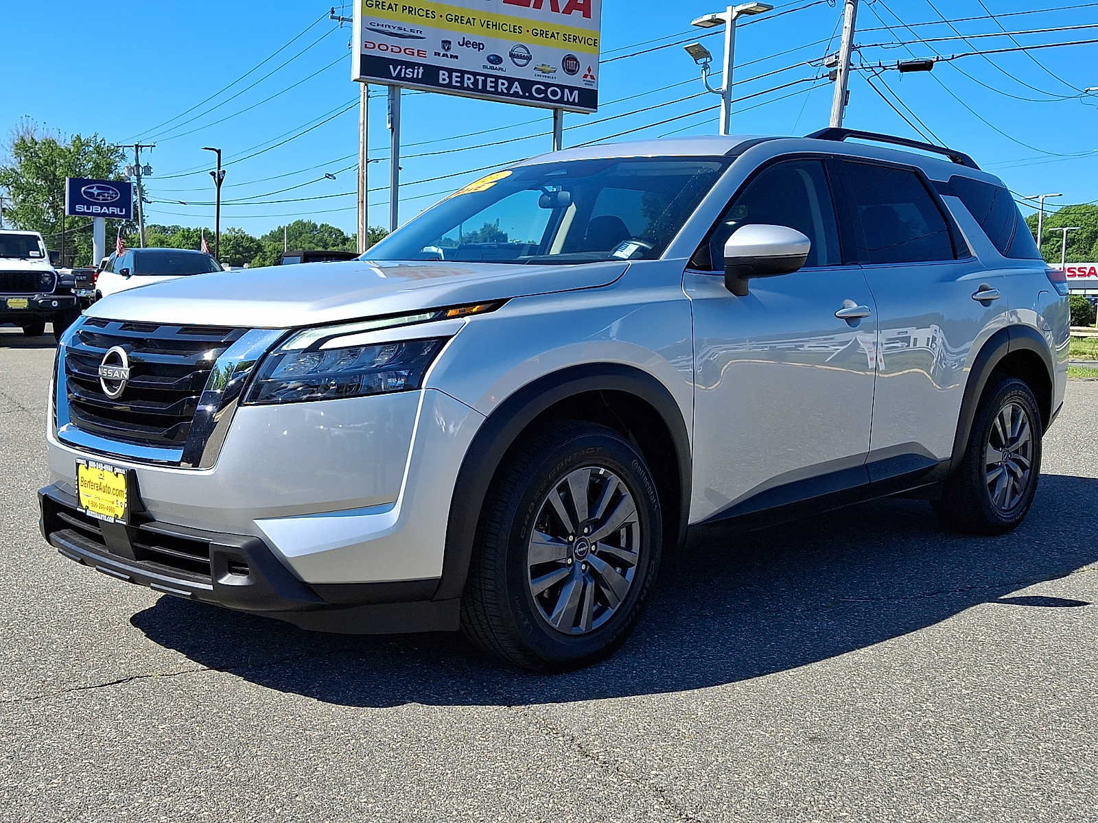 Used 2024 Nissan Pathfinder SV AWD/4WD image 3
