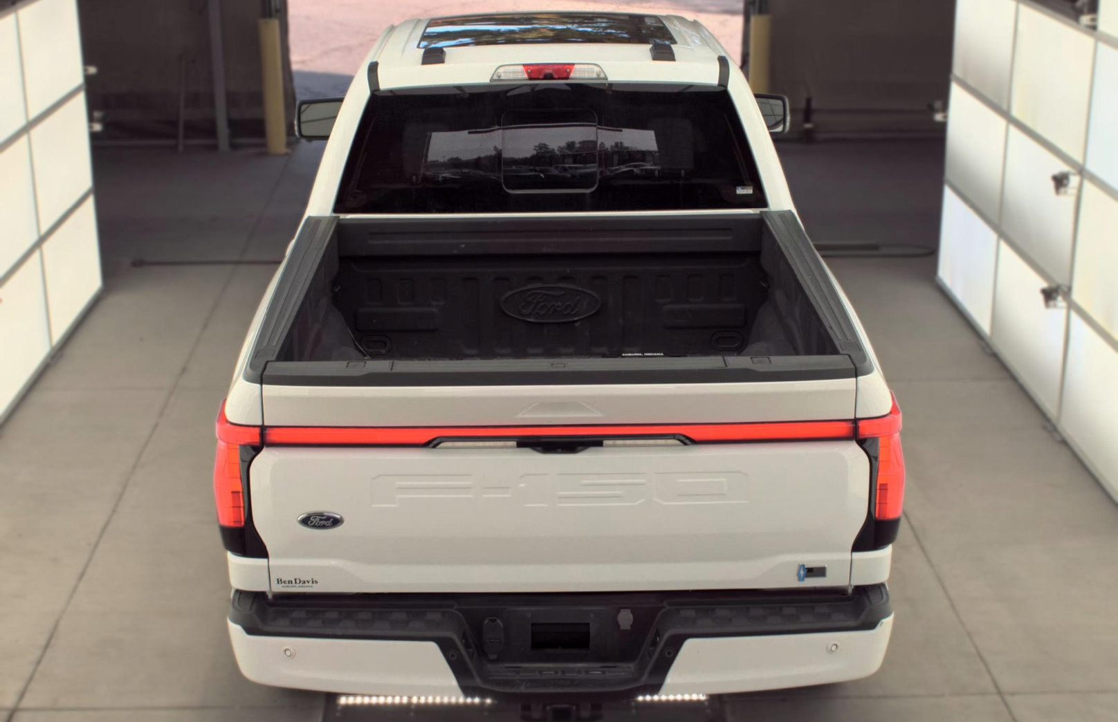 Used 2023 Ford F150 Lightning Platinum AWD/4WD image 5