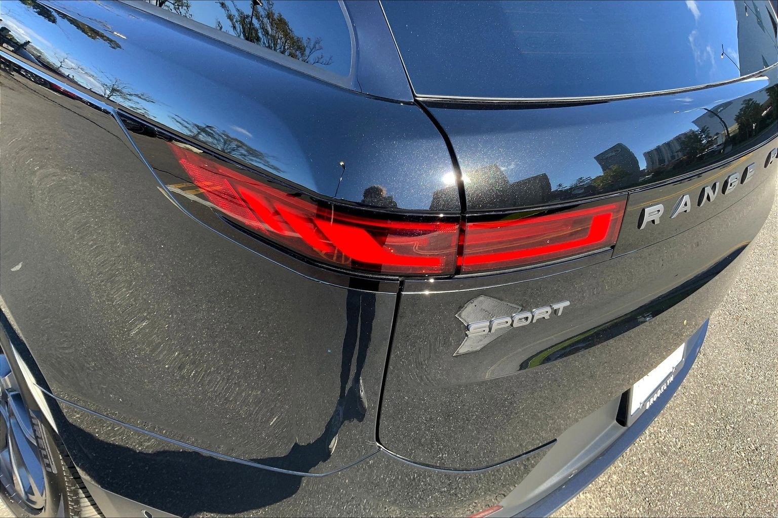 Used 2025 Land Rover Range Rover Sport image 28