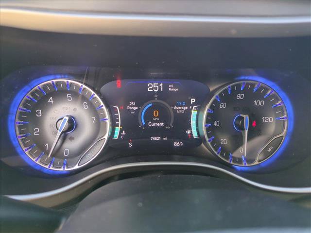 Used 2022 Chrysler Pacifica Touring-L FWD image 11