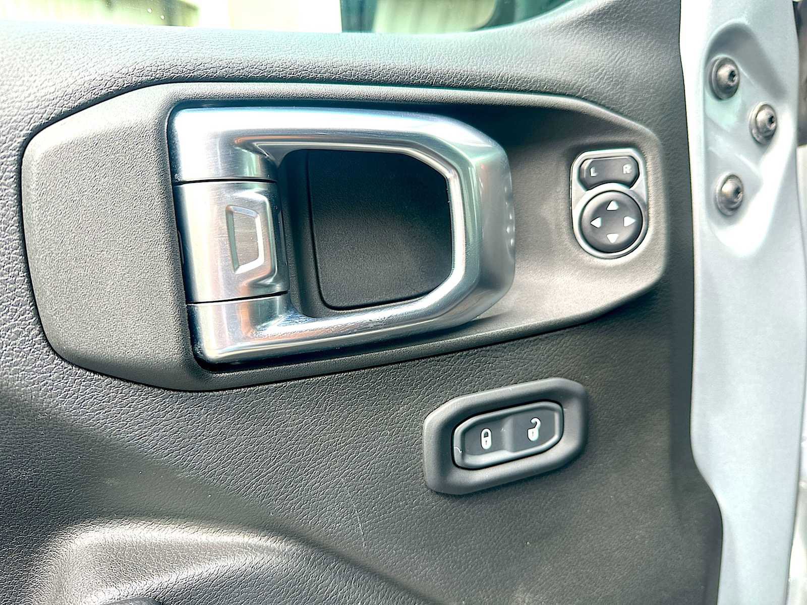 Used 2023 Jeep Wrangler Unlimited Rubicon image 15