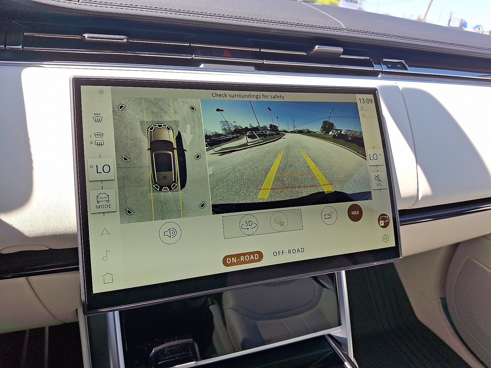 New 2026 Land Rover Range Rover Long Wheelbase SE AWD/4WD image 10