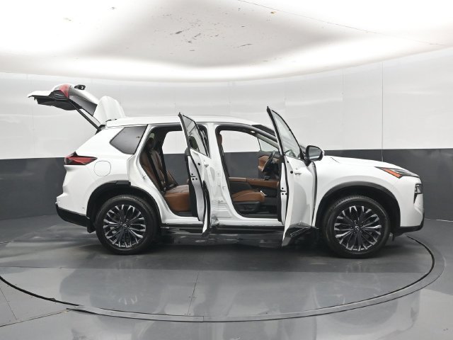 Used 2024 Nissan Rogue Platinum FWD image 60