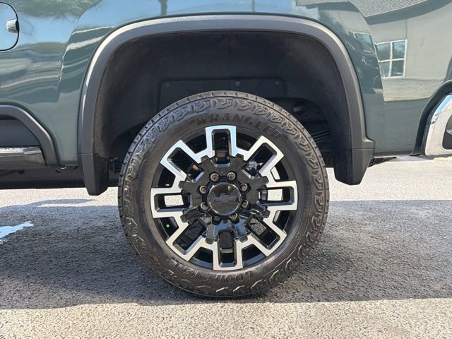 Used 2026 Chevrolet Silverado 2500 LTZ w/ LTZ Convenience Package image 31