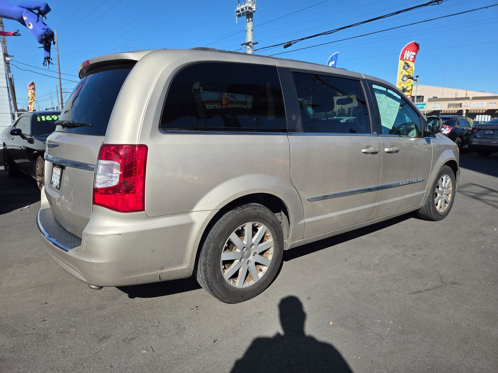 Used 2014 Chrysler Town & Country Touring image 4