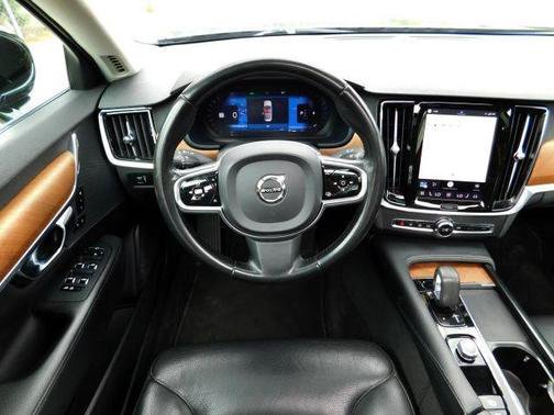 Used 2022 Volvo S90 B6 Momentum AWD/4WD image 17