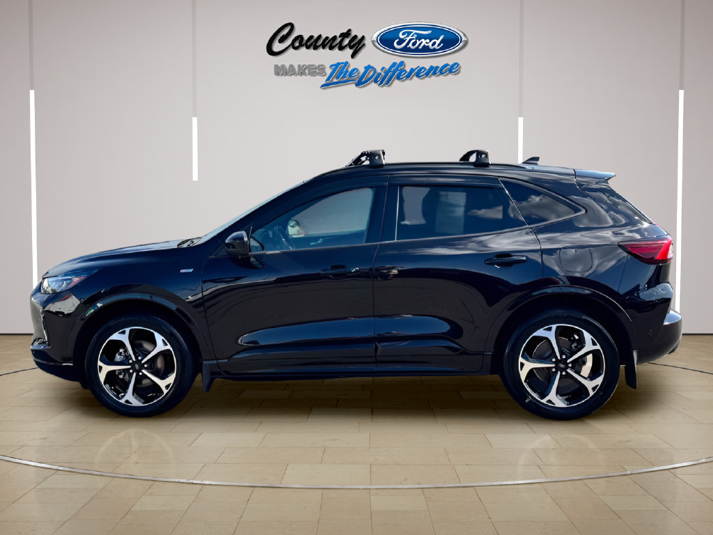 Used 2023 Ford Escape ST-Line Elite w/ Premium Technology Package AWD/4WD image 3