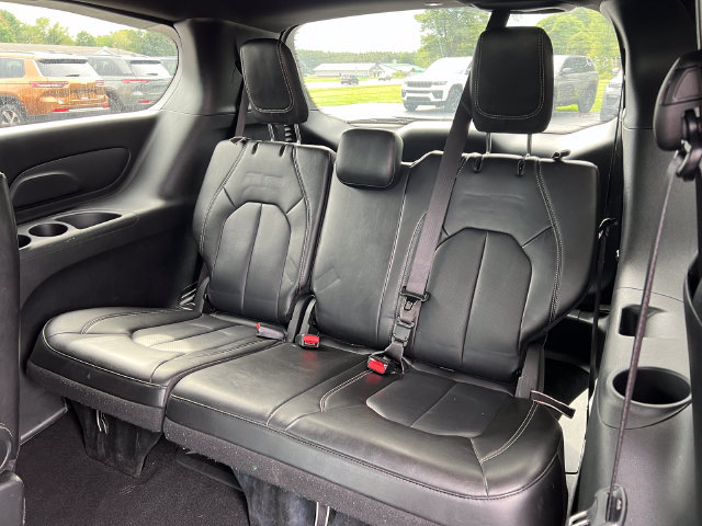 Used 2025 Chrysler Pacifica Select FWD image 6