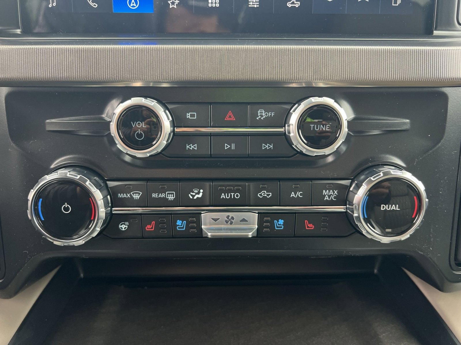 New 2026 Ford F450 Platinum w/ Platinum Plus Package image 21