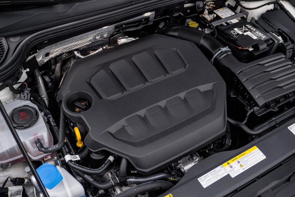 Used 2024 Volkswagen Golf R image 32