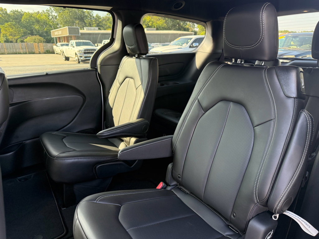 New 2026 Chrysler Pacifica Select image 11