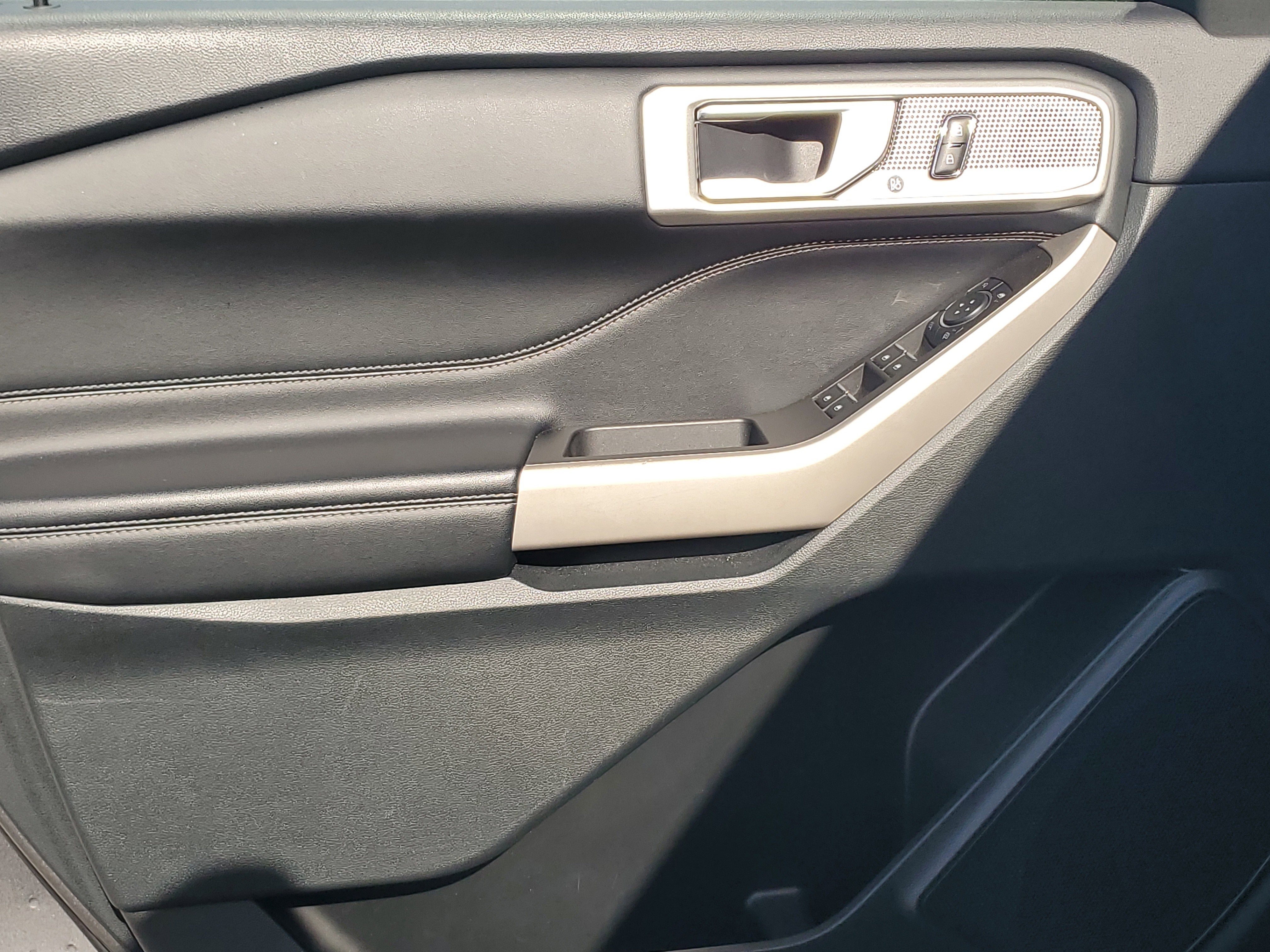 Used 2023 Ford Explorer Limited image 26