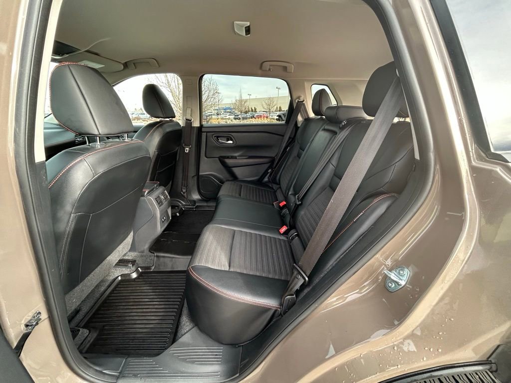 Used 2025 Nissan Rogue SV image 28