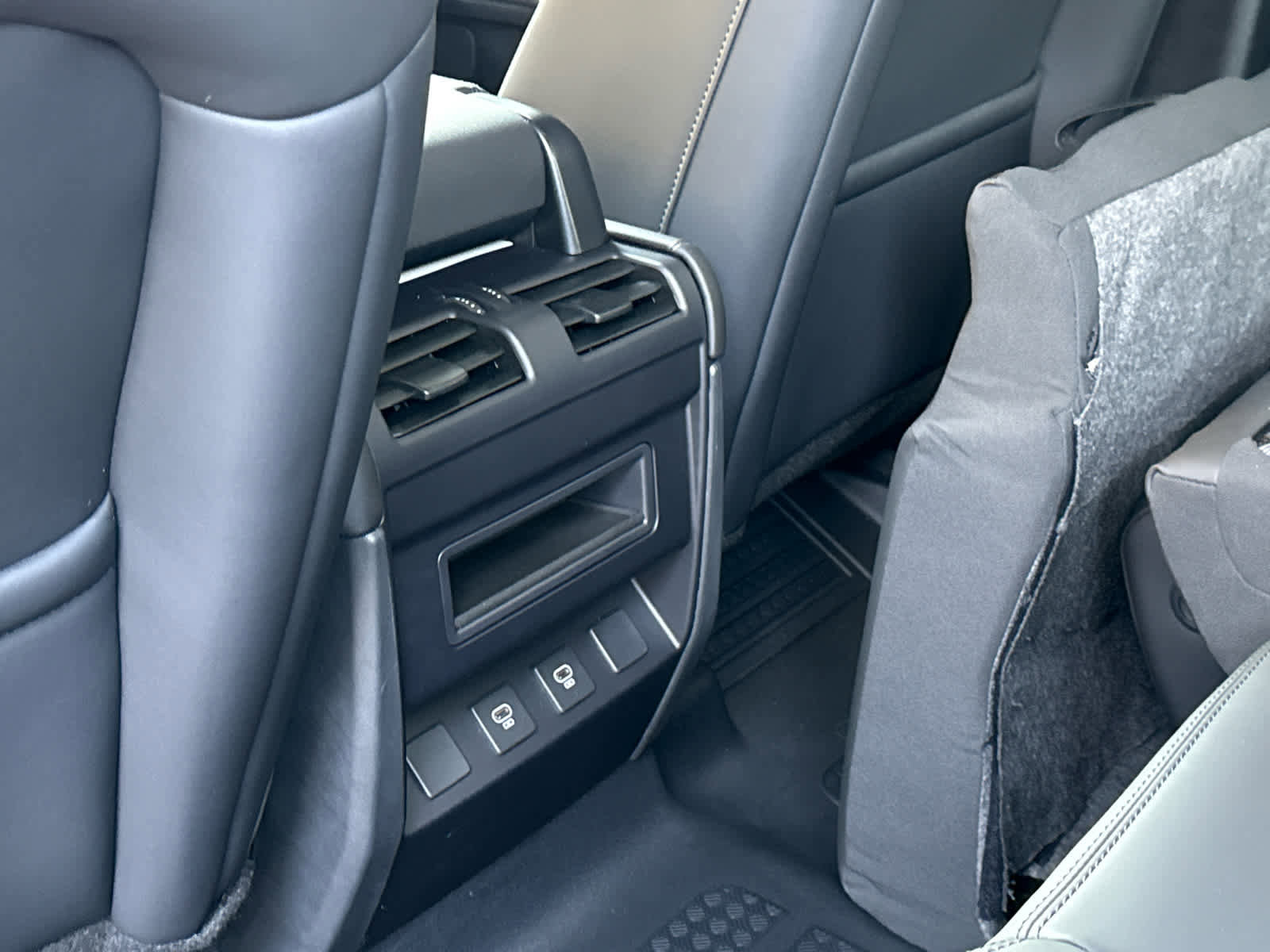 Certified 2025 Land Rover Defender 110 S image 15