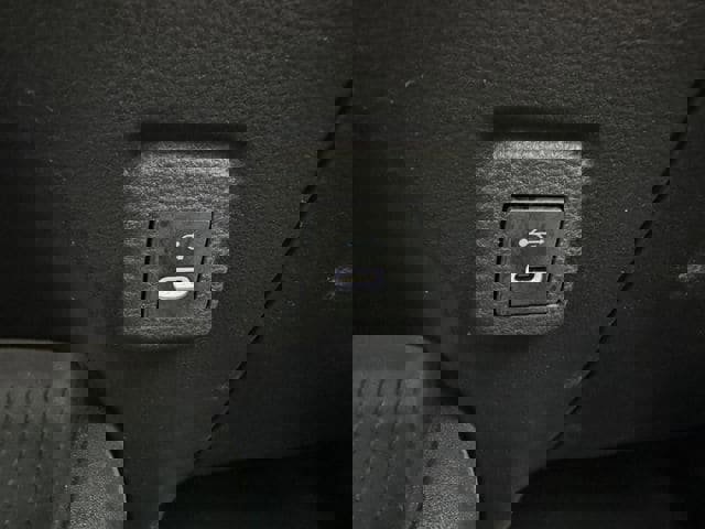 Used 2025 Toyota Corolla SE image 21