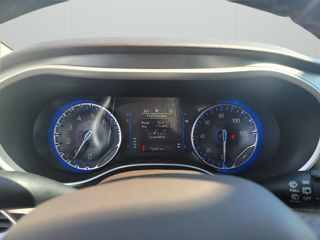 Used 2018 Chrysler Pacifica Touring-L image 13