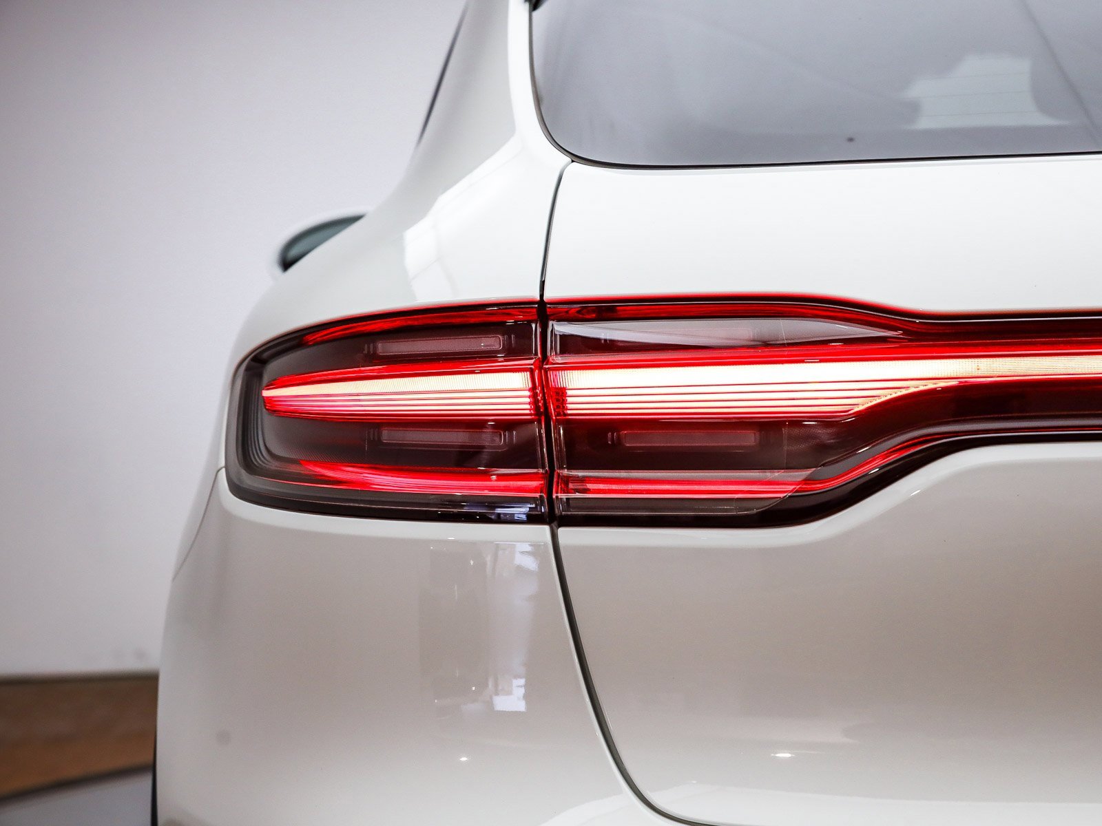 Used 2023 Porsche Macan image 8