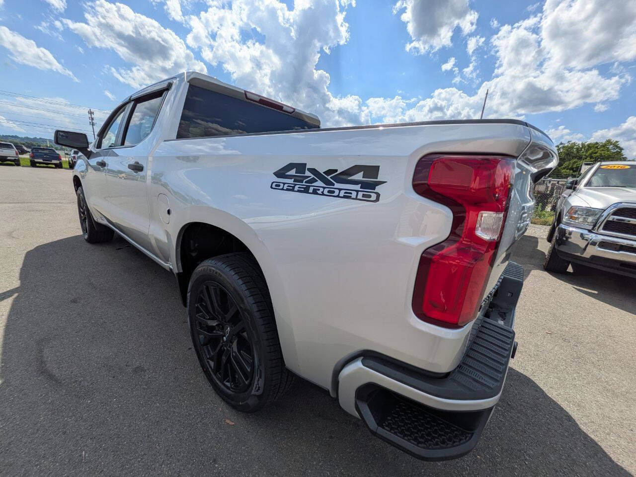 Used 2019 Chevrolet Silverado 1500 Custom w/ Custom Value Package AWD/4WD image 4